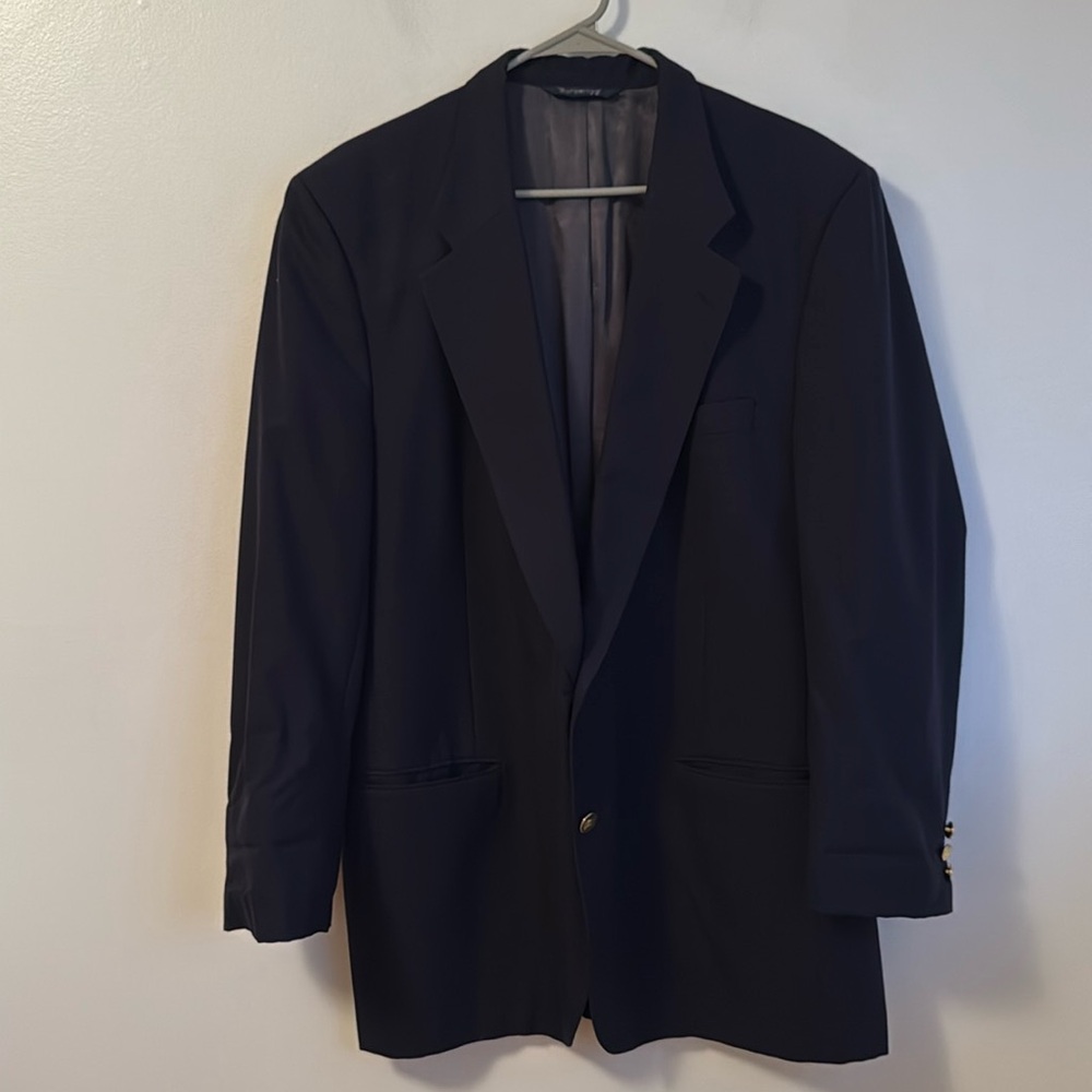 Vintage Men’s Burberry Wool Blazer black with front pockets.